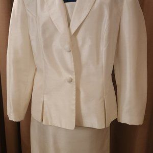 White Satin-Feel EY Signature Suit
